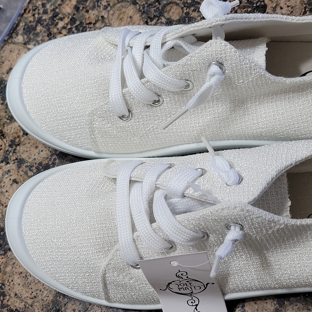 Perfect white slip ons, NWT🎊🎉🤍🤍 - Picture 2 of 8